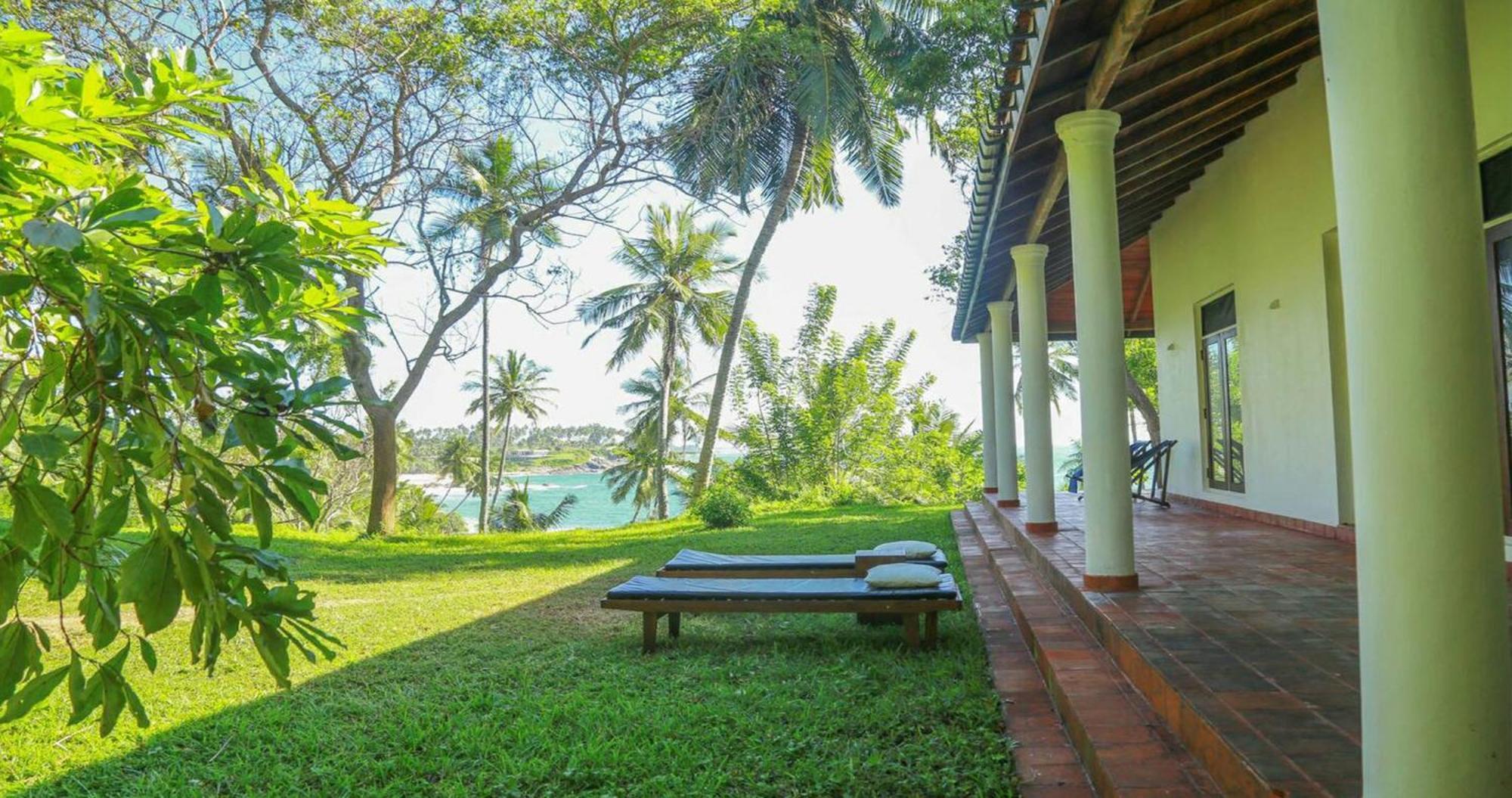 Bluewind Resort Tangalle Buitenkant foto